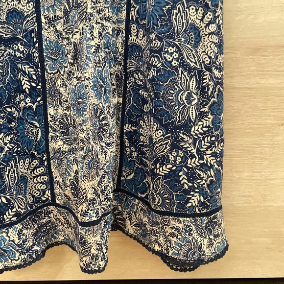 NWOT Warehouse One Blue and White Boho Floral Sleeveless Top - Picture 4 of 13